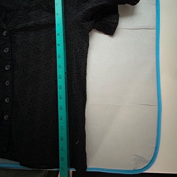 Madewell Black Eyelet Blouse size XS Short Sleeve Button Front - Picture 4 of 7